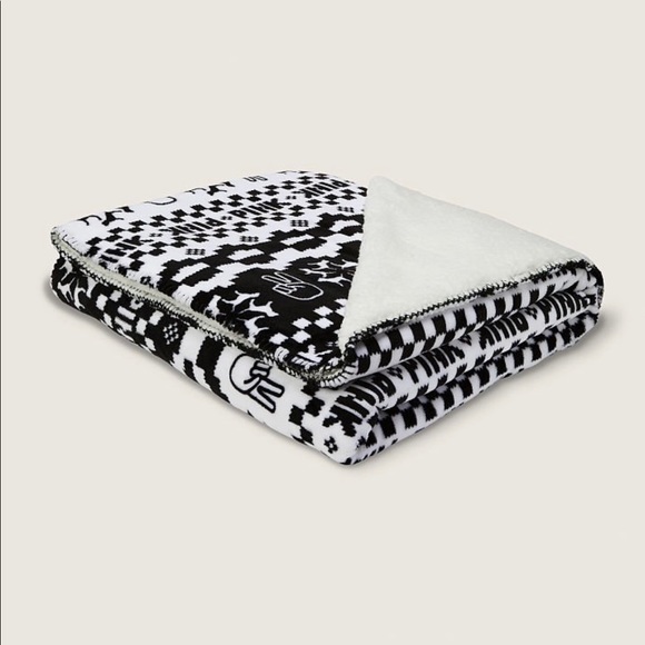 NEW & sealed Victoria Secrets Sherpa blanket!  Super soft & cozy! - Picture 4 of 5